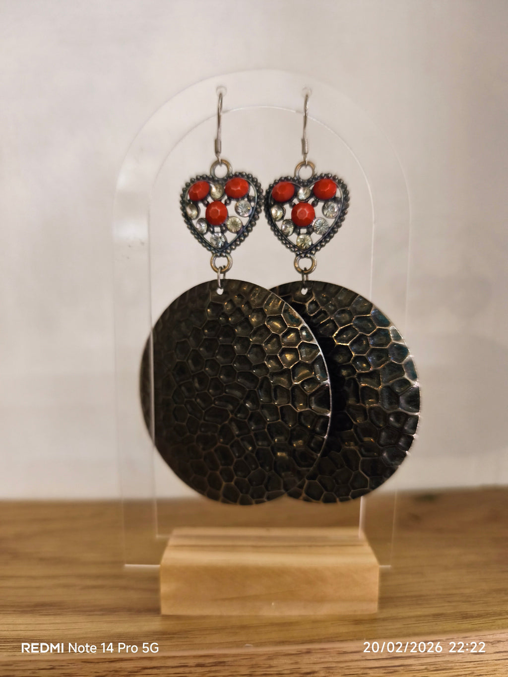 Boucles d'Oreilles Cœur Corail & Métal Martelé